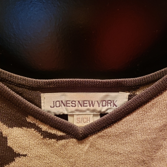 Tank Tops - Picture 4 of 4